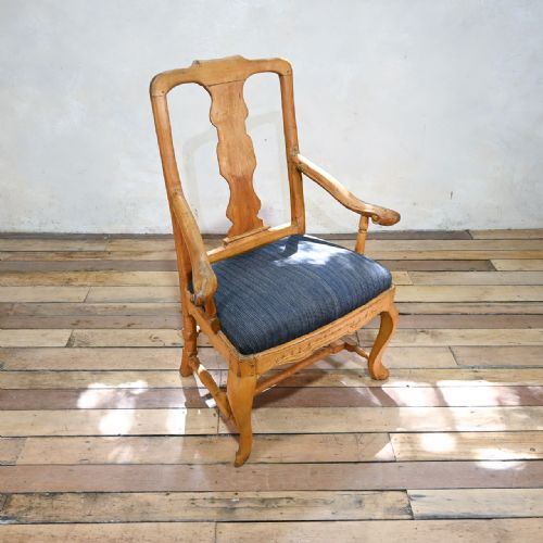 A SWEDISH ROCOCO 18TH CENTURY OPEN ARMCHAIR - ADDITIONAL PHOTO 4