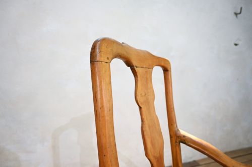 A SWEDISH ROCOCO 18TH CENTURY OPEN ARMCHAIR - ADDITIONAL PHOTO 6