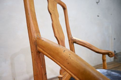 A SWEDISH ROCOCO 18TH CENTURY OPEN ARMCHAIR - ADDITIONAL PHOTO 7