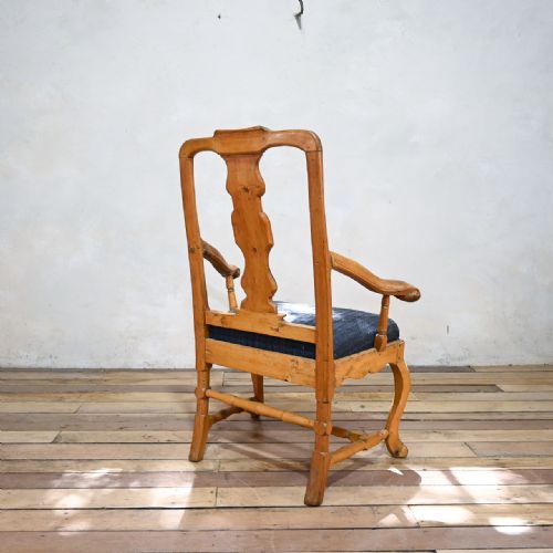 A SWEDISH ROCOCO 18TH CENTURY OPEN ARMCHAIR - ADDITIONAL PHOTO 9
