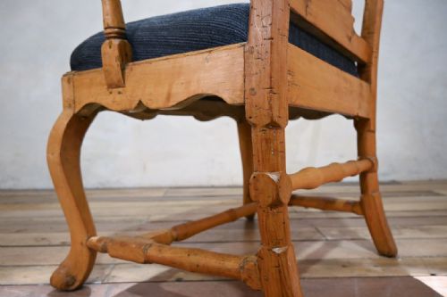 A SWEDISH ROCOCO 18TH CENTURY OPEN ARMCHAIR - ADDITIONAL PHOTO 12