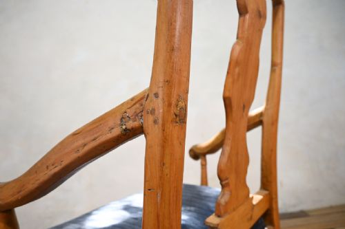 A SWEDISH ROCOCO 18TH CENTURY OPEN ARMCHAIR - ADDITIONAL PHOTO 13