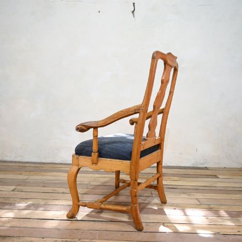 A SWEDISH ROCOCO 18TH CENTURY OPEN ARMCHAIR - ADDITIONAL PHOTO 14