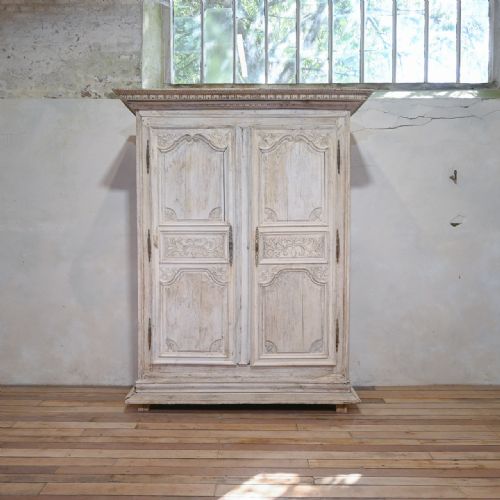 18TH CENTURY LOUIS XIV FRENCH BLEACHED OAK ARMOIRE - ADDITIONAL PHOTO 1