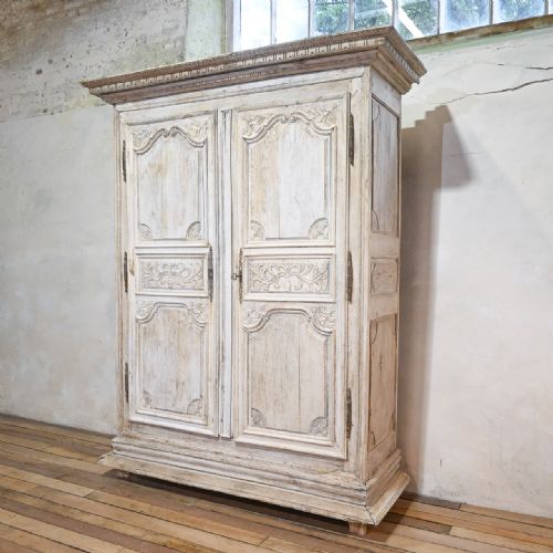 18TH CENTURY LOUIS XIV FRENCH BLEACHED OAK ARMOIRE - ADDITIONAL PHOTO 4