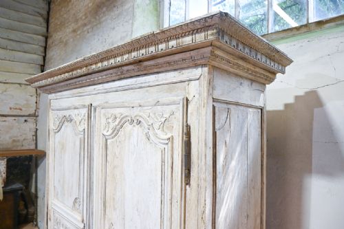 18TH CENTURY LOUIS XIV FRENCH BLEACHED OAK ARMOIRE - ADDITIONAL PHOTO 5