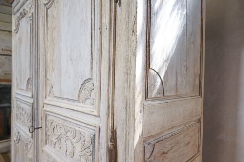 18TH CENTURY LOUIS XIV FRENCH BLEACHED OAK ARMOIRE - ADDITIONAL PHOTO 6