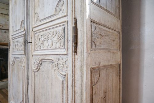18TH CENTURY LOUIS XIV FRENCH BLEACHED OAK ARMOIRE - ADDITIONAL PHOTO 7