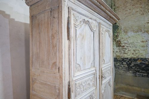 18TH CENTURY LOUIS XIV FRENCH BLEACHED OAK ARMOIRE - ADDITIONAL PHOTO 11