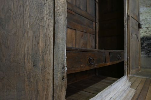 18TH CENTURY LOUIS XIV FRENCH BLEACHED OAK ARMOIRE - ADDITIONAL PHOTO 14