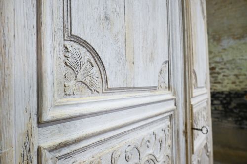 18TH CENTURY LOUIS XIV FRENCH BLEACHED OAK ARMOIRE - ADDITIONAL PHOTO 15