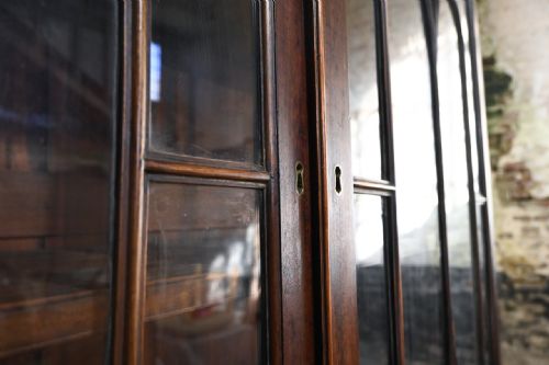 A GEORGE III MAHOGANY ASTRAL GLAZED SECRETAIRE BOOKCASE - ADDITIONAL PHOTO 3