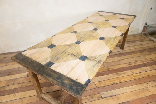 19TH CENTURY FRENCH FRUITWOOD PAINTED FARMHOUSE TABLE - ADDITIONAL PHOTO 4