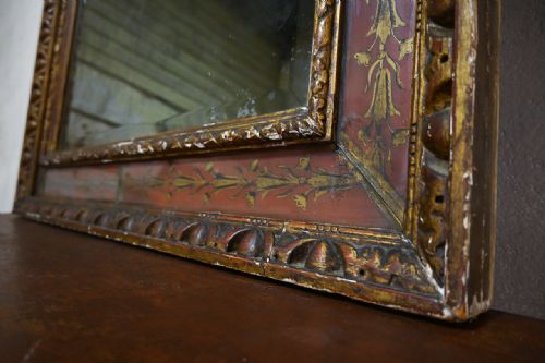 A 18TH CENTURY LARGE NORTH ITALIAN PAINTED VERRE GLOMIS OVERMANTEL MIRROR - ADDITIONAL PHOTO 2