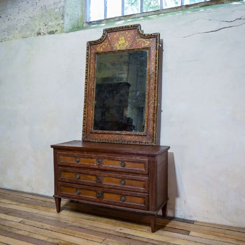 A 18TH CENTURY LARGE NORTH ITALIAN PAINTED VERRE GLOMIS OVERMANTEL MIRROR - ADDITIONAL PHOTO 4
