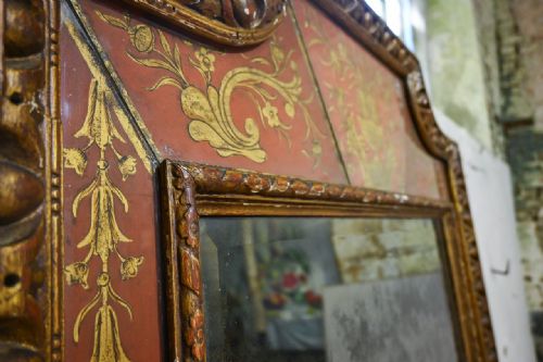 A 18TH CENTURY LARGE NORTH ITALIAN PAINTED VERRE GLOMIS OVERMANTEL MIRROR - ADDITIONAL PHOTO 10