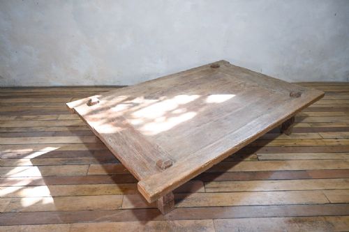 A LARGESCALE LATE 19TH CENTURY JAVANESE INDONESIA WEAVERS COFFEE TABLE - ADDITIONAL PHOTO 5