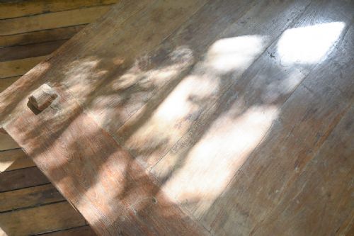 A LARGESCALE LATE 19TH CENTURY JAVANESE INDONESIA WEAVERS COFFEE TABLE - ADDITIONAL PHOTO 3