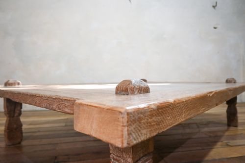 A LARGESCALE LATE 19TH CENTURY JAVANESE INDONESIA WEAVERS COFFEE TABLE - ADDITIONAL PHOTO 4