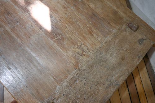A LARGESCALE LATE 19TH CENTURY JAVANESE INDONESIA WEAVERS COFFEE TABLE - ADDITIONAL PHOTO 6