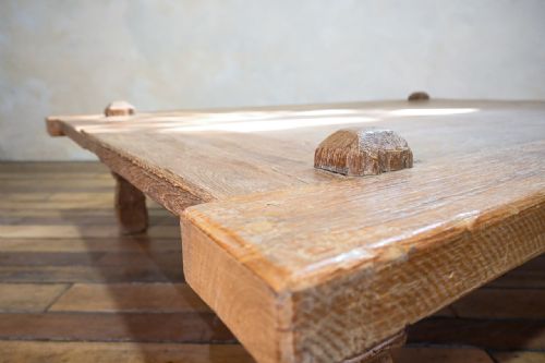 A LARGESCALE LATE 19TH CENTURY JAVANESE INDONESIA WEAVERS COFFEE TABLE - ADDITIONAL PHOTO 9