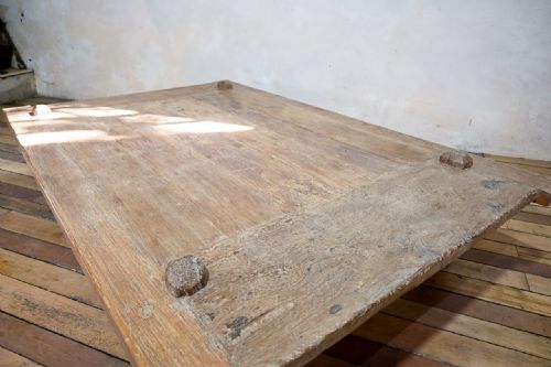 A LARGESCALE LATE 19TH CENTURY JAVANESE INDONESIA WEAVERS COFFEE TABLE - ADDITIONAL PHOTO 11