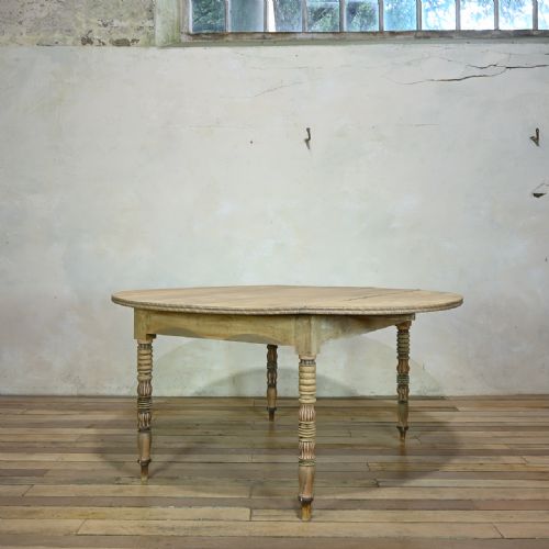 A ROUND PROVINCIAL 19TH CENTURY FRENCH PAINTED DROP LEAF TABLE BLEACHED - ADDITIONAL PHOTO 2
