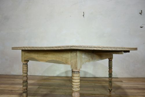 A ROUND PROVINCIAL 19TH CENTURY FRENCH PAINTED DROP LEAF TABLE BLEACHED - ADDITIONAL PHOTO 3