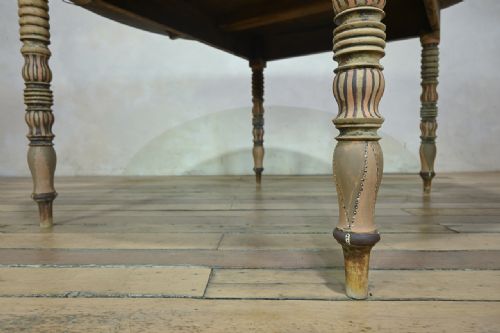 A ROUND PROVINCIAL 19TH CENTURY FRENCH PAINTED DROP LEAF TABLE BLEACHED - ADDITIONAL PHOTO 4