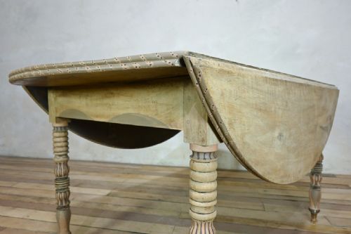 A ROUND PROVINCIAL 19TH CENTURY FRENCH PAINTED DROP LEAF TABLE BLEACHED - ADDITIONAL PHOTO 6