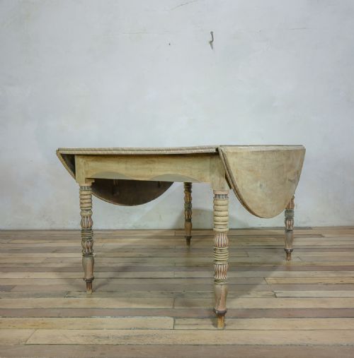 A ROUND PROVINCIAL 19TH CENTURY FRENCH PAINTED DROP LEAF TABLE BLEACHED - ADDITIONAL PHOTO 7