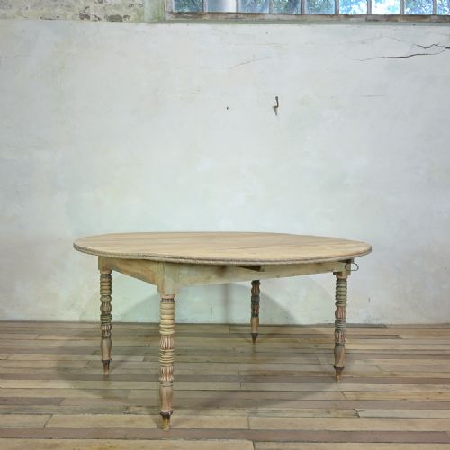 A ROUND PROVINCIAL 19TH CENTURY FRENCH PAINTED DROP LEAF TABLE BLEACHED - ADDITIONAL PHOTO 9
