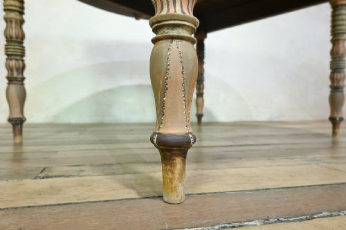 A ROUND PROVINCIAL 19TH CENTURY FRENCH PAINTED DROP LEAF TABLE BLEACHED - ADDITIONAL PHOTO 13