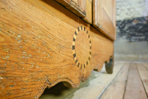 AN 18TH CENTURY FRENCH PARQUETRY INLAID CHESTNUT ARMOIRE - ADDITIONAL PHOTO 2