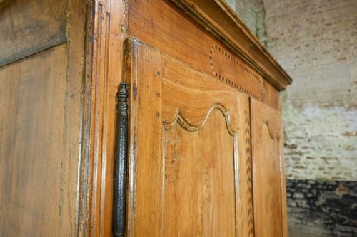 AN 18TH CENTURY FRENCH PARQUETRY INLAID CHESTNUT ARMOIRE - ADDITIONAL PHOTO 3