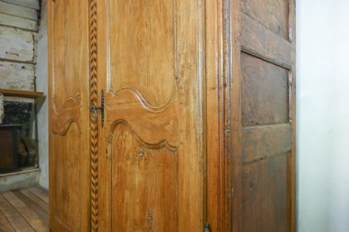 AN 18TH CENTURY FRENCH PARQUETRY INLAID CHESTNUT ARMOIRE - ADDITIONAL PHOTO 8