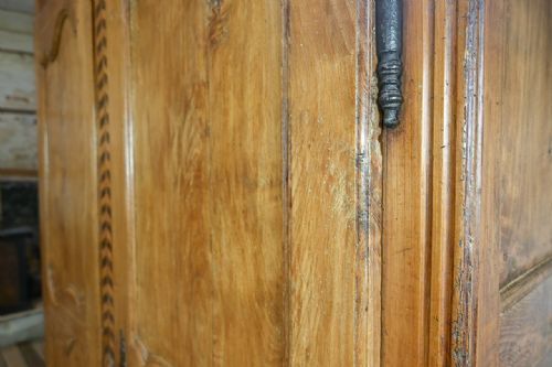 AN 18TH CENTURY FRENCH PARQUETRY INLAID CHESTNUT ARMOIRE - ADDITIONAL PHOTO 12