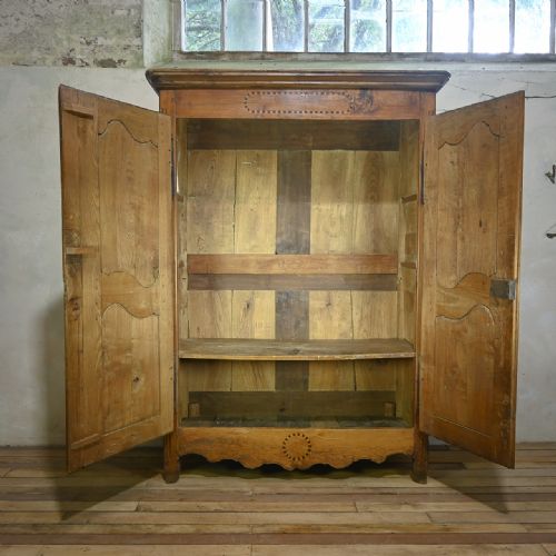 AN 18TH CENTURY FRENCH PARQUETRY INLAID CHESTNUT ARMOIRE - ADDITIONAL PHOTO 14
