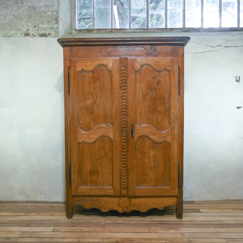 AN 18TH CENTURY FRENCH PARQUETRY INLAID CHESTNUT ARMOIRE - ADDITIONAL PHOTO 15