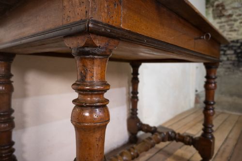 AN 18TH CENTURY NORTH ITALIAN FRUITWOOD SIDE TABLE - ADDITIONAL PHOTO 15