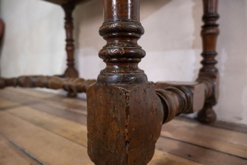 AN 18TH CENTURY NORTH ITALIAN FRUITWOOD SIDE TABLE - ADDITIONAL PHOTO 17