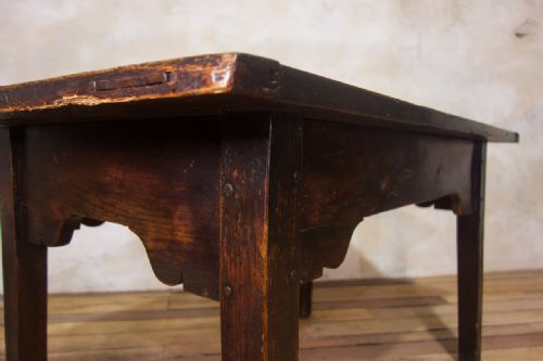 18TH CENTURY VERNACULAR OAK FARMHOUSE TABLE - ADDITIONAL PHOTO 3