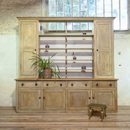 LARGE SCALE 19TH CENTURY COUNTRY HOUSE PAINTED DRESSER - ADDITIONAL PHOTO 3