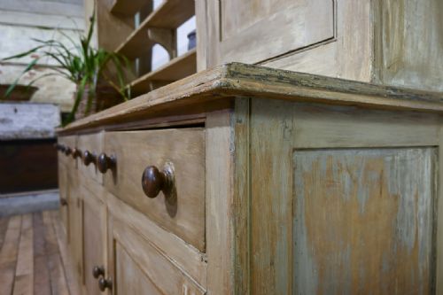 LARGE SCALE 19TH CENTURY COUNTRY HOUSE PAINTED DRESSER - ADDITIONAL PHOTO 7