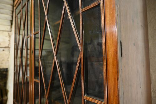 A REGENCY MAHOGANY ASTRAL GLAZED SECRETAIRE BOOKCASE - ADDITIONAL PHOTO 11