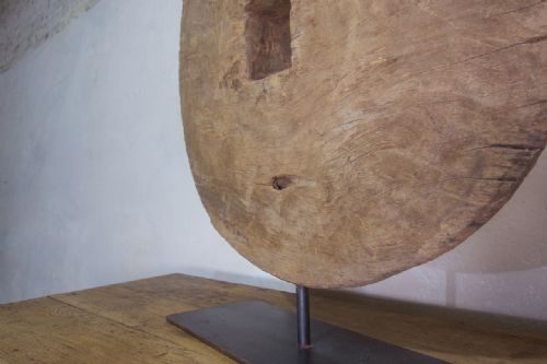18TH CENTURY OX WHEEL MOUNTED ON STAND - ADDITIONAL PHOTO 1