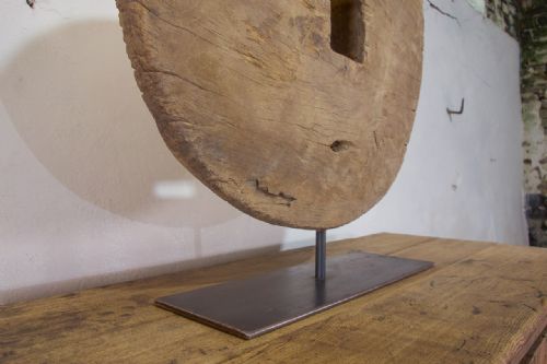 18TH CENTURY OX WHEEL MOUNTED ON STAND - ADDITIONAL PHOTO 8