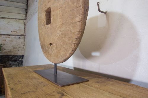 18TH CENTURY OX WHEEL MOUNTED ON STAND - ADDITIONAL PHOTO 10