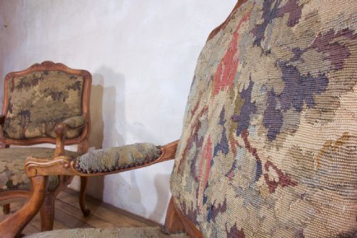 A PAIR OF 19TH CENTURY FRENCH LOUIS XV STYLE FAUTEUILS OPEN ARMCHAIRS AUBUSSON TAPESTRY - ADDITIONAL PHOTO 3