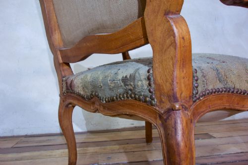 A PAIR OF 19TH CENTURY FRENCH LOUIS XV STYLE FAUTEUILS OPEN ARMCHAIRS AUBUSSON TAPESTRY - ADDITIONAL PHOTO 5
